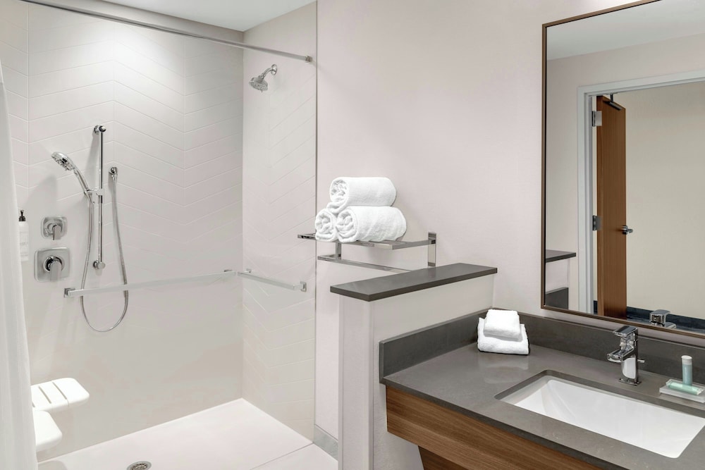 غرفة بسرير كينج، Fairfield by Marriott Inn & Suites Norwalk 6/6