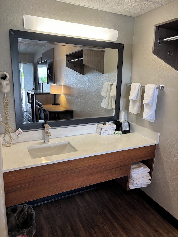 Baymont by Wyndham Petoskey 51/51