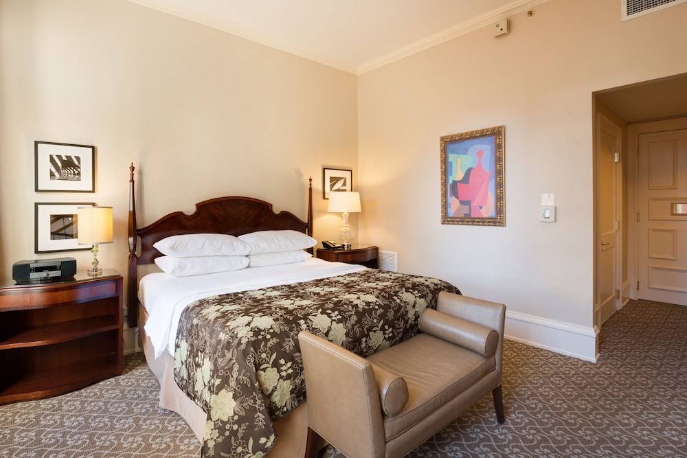The Pfister Hotel 24/70