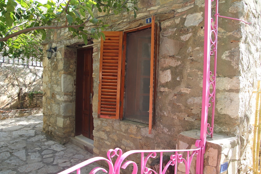 Eski Datca Pansiyon Cafe 24/50