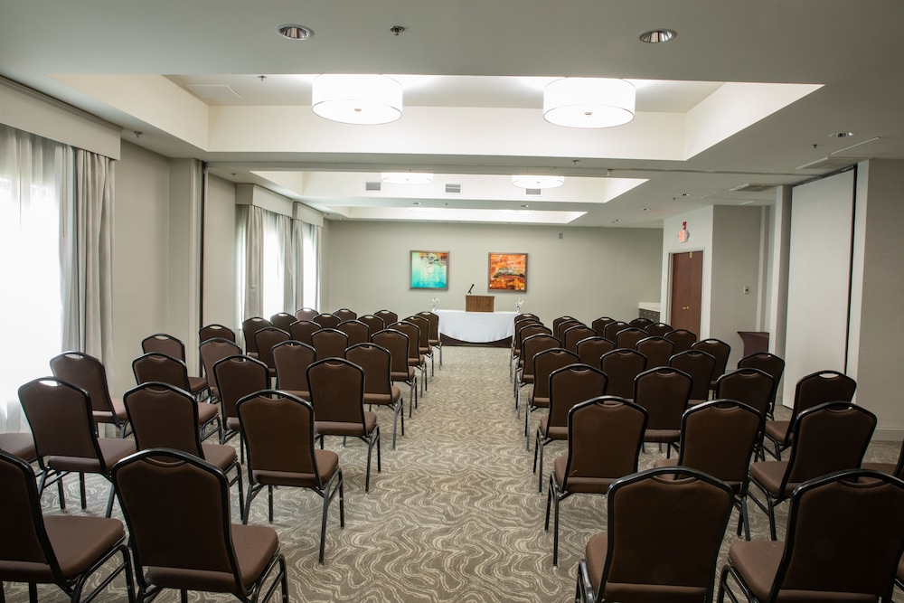 Holiday Inn Hotel And Suites Raleigh Cary I 40 Walnut St 57/68