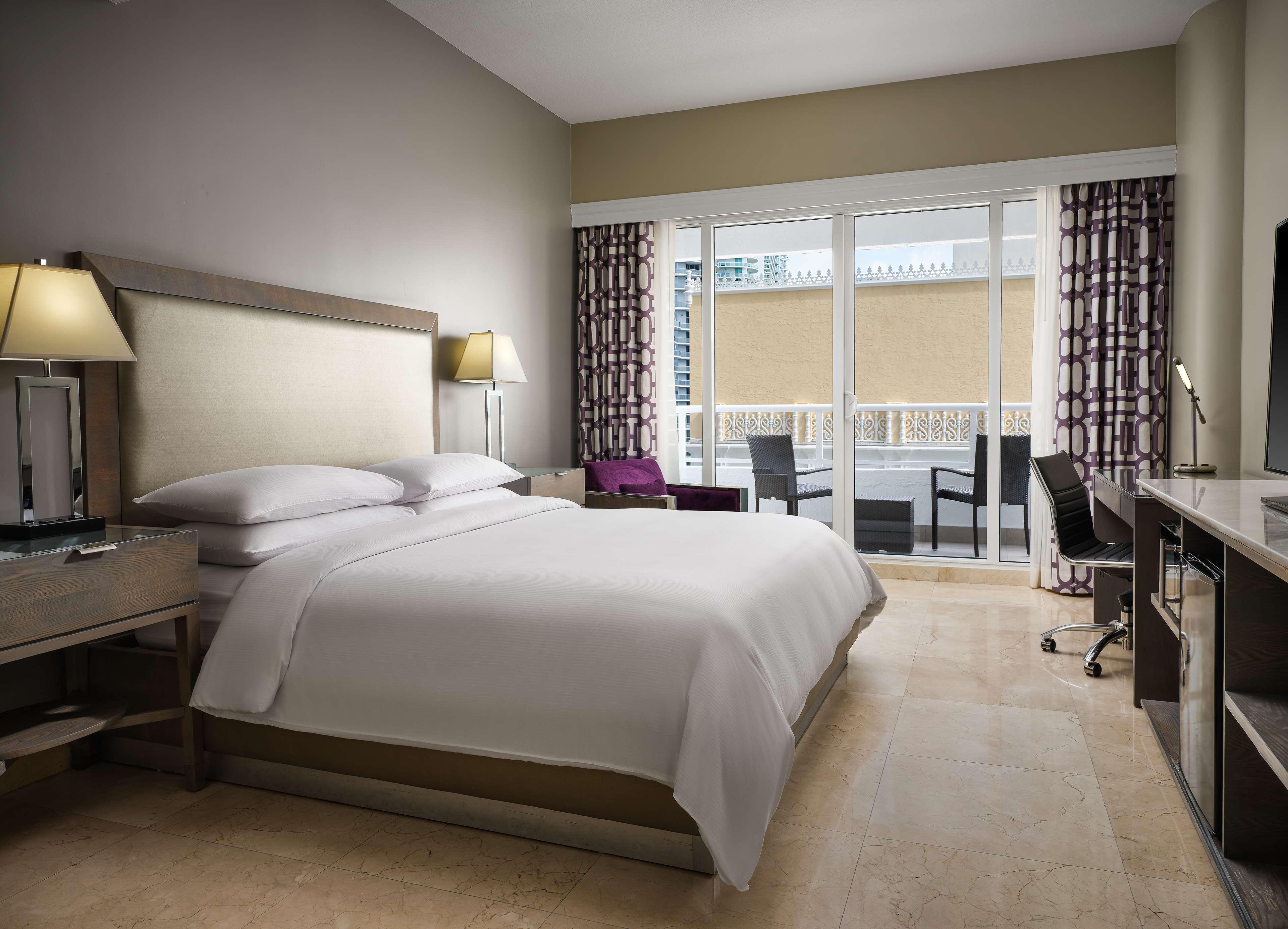 Room, Balcony