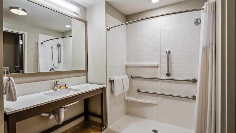Best Western Plus Bolivar Hotel & Suites 9/46