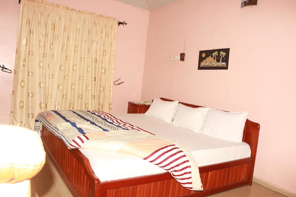 EMROSY HOTELS AND SUITES 20/50