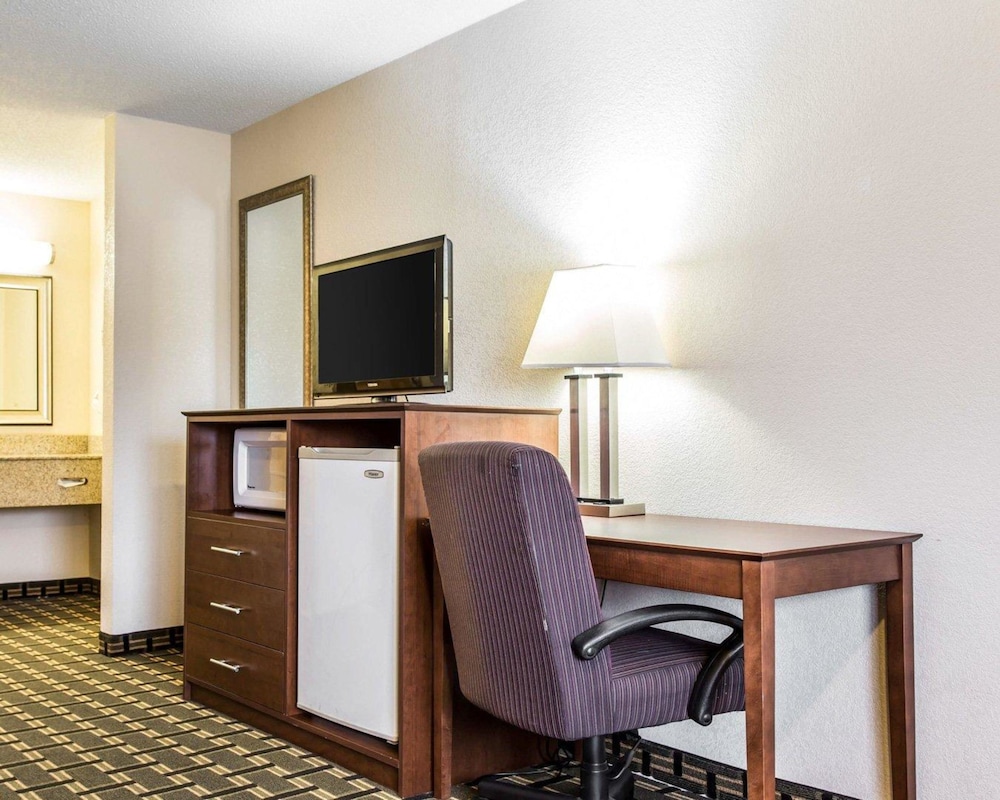 Quality Inn And Suites Southlake 44/49