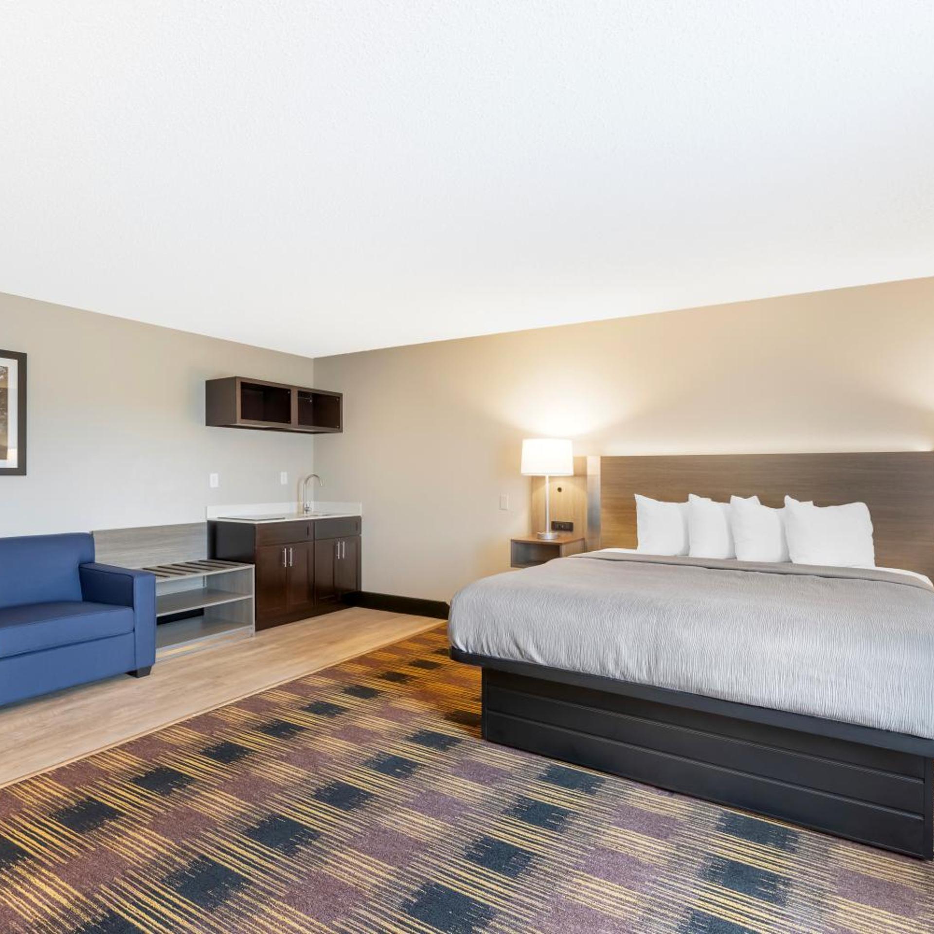 Efficiency, Suite, King Bed