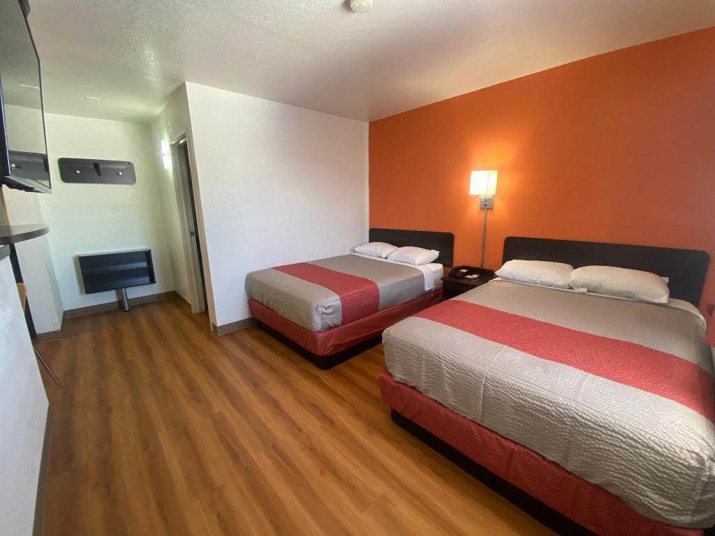 2 Full Beds - Smoking