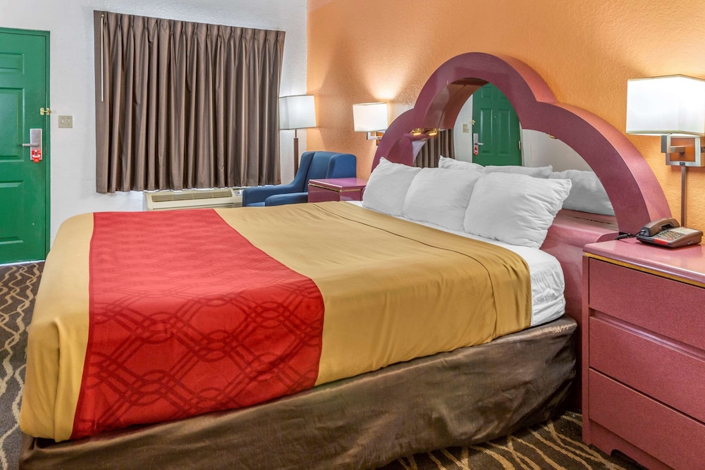 Econo Lodge Inn & Suites Albany North 23/41