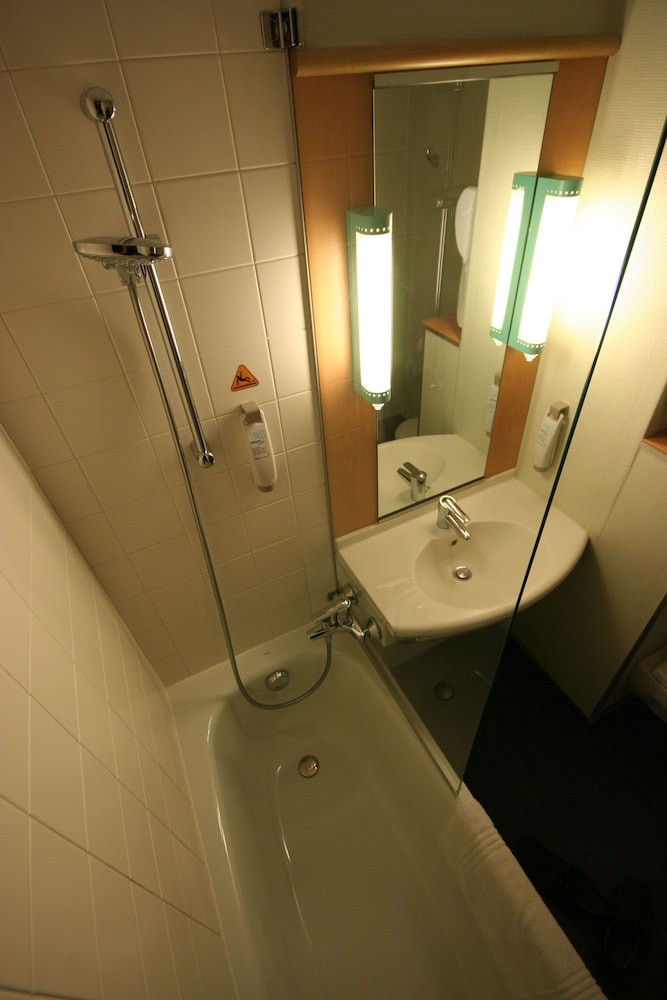 Ibis St Malo La Madeleine 27/68