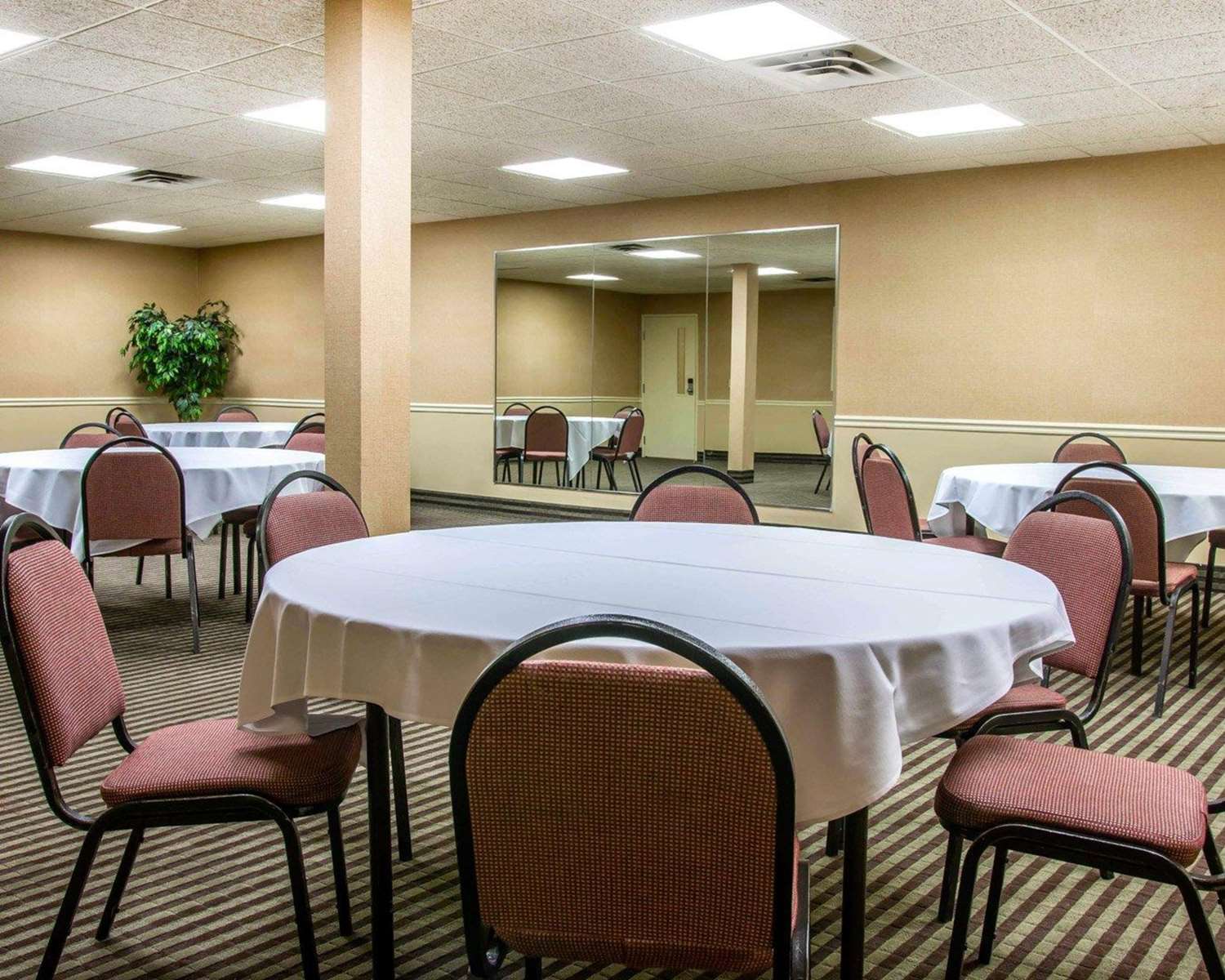 restaurant cafeteria