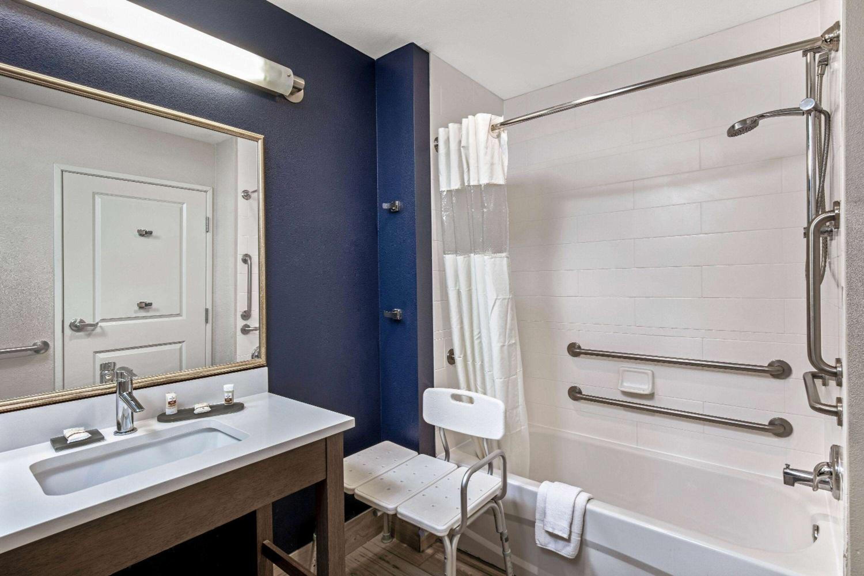 غرفة بسريرين كوين لذوي الإعاقة، La Quinta Inn Suites By Wyndham Kingman 4/5