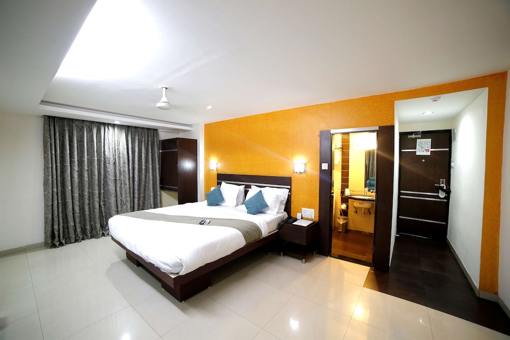 Click Hotel Yuvraj 22/46