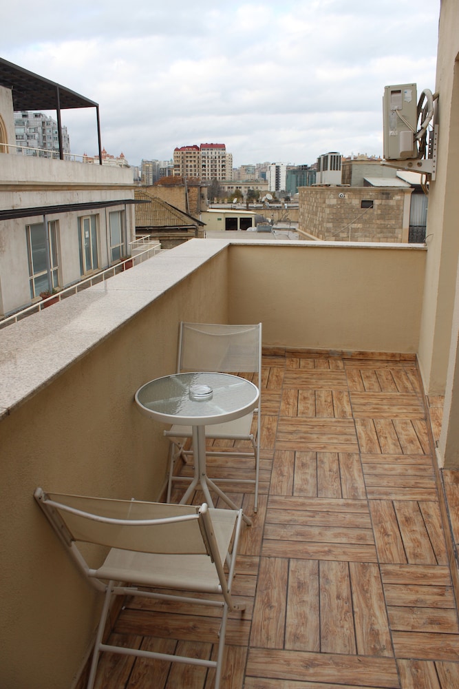 Two Seasons Boutique Hotel 48/50