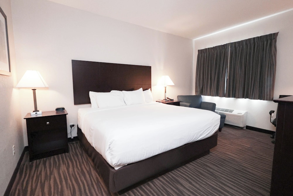 Studio, King Bed, Cobblestone Inn and Suites Maryville 2/10