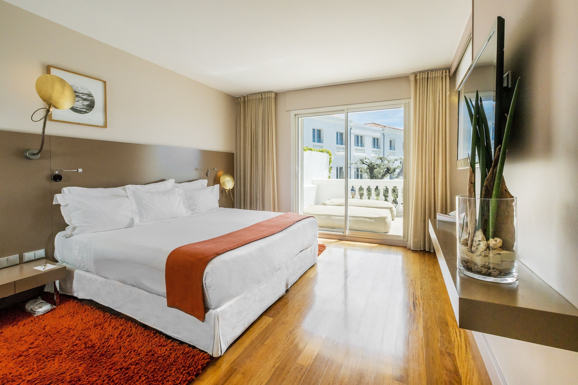 JUNIOR SUITE, KING BED, SEA VIEW, PATIO