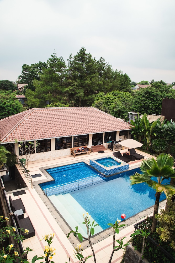 KULDESAK VILLAS BANDUNG 68/74