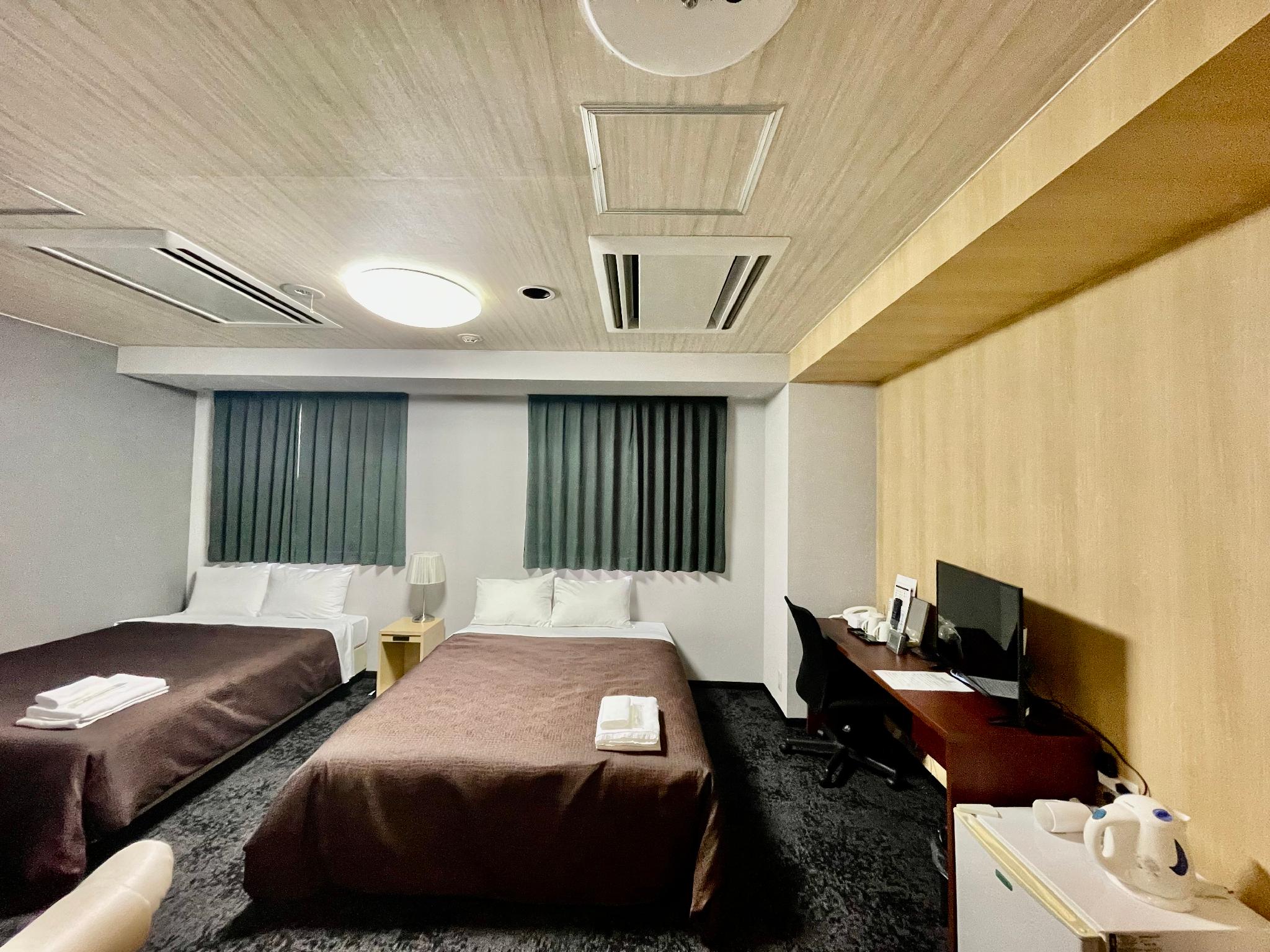 ROOM, TWIN BEDS, SMOKING