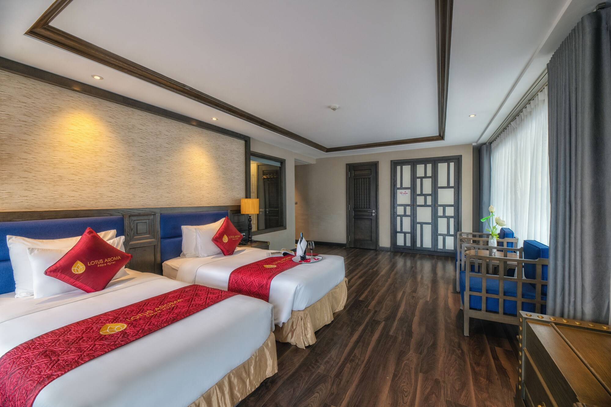 SENIOR, TWIN BEDS, CITY VIEW