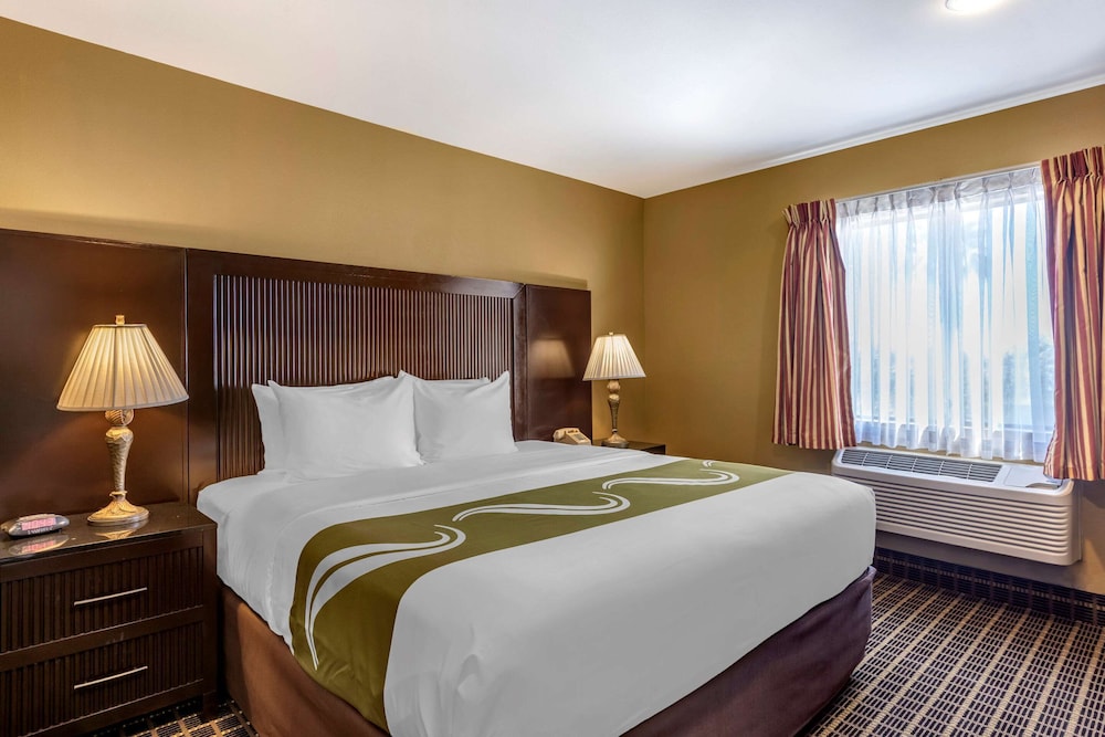Quality Inn & Suites Westminster Seal Beach 15/37