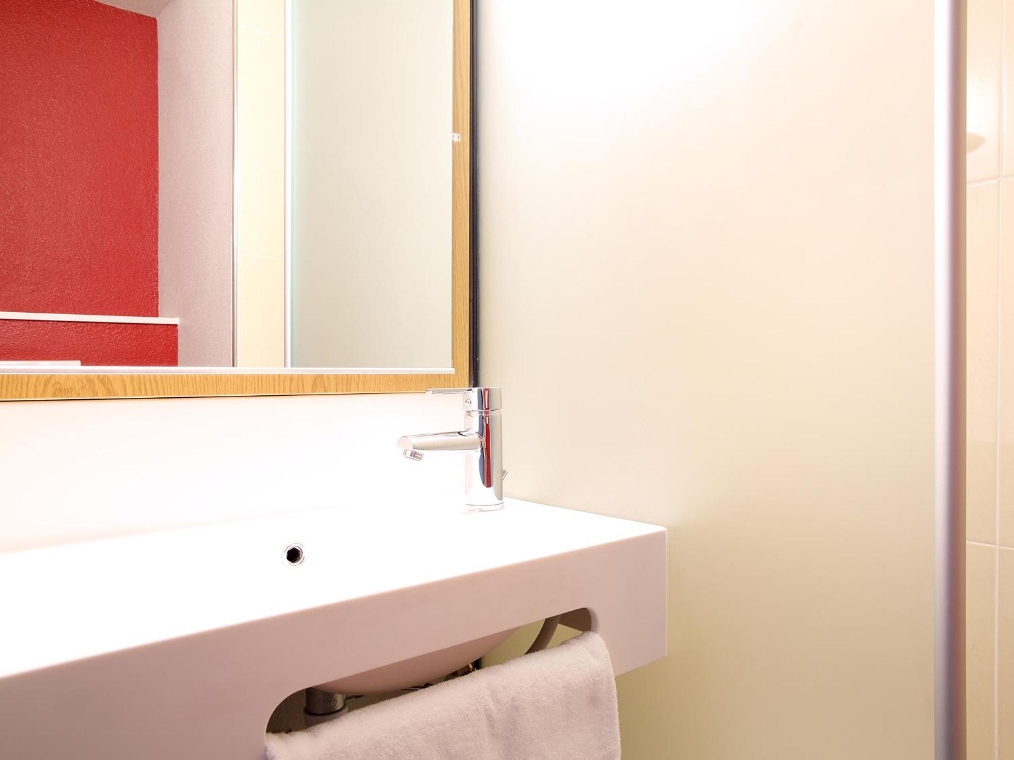 غرفة بسرير كوين، B&B Hotel Perpignan Sud Marche International 9/9