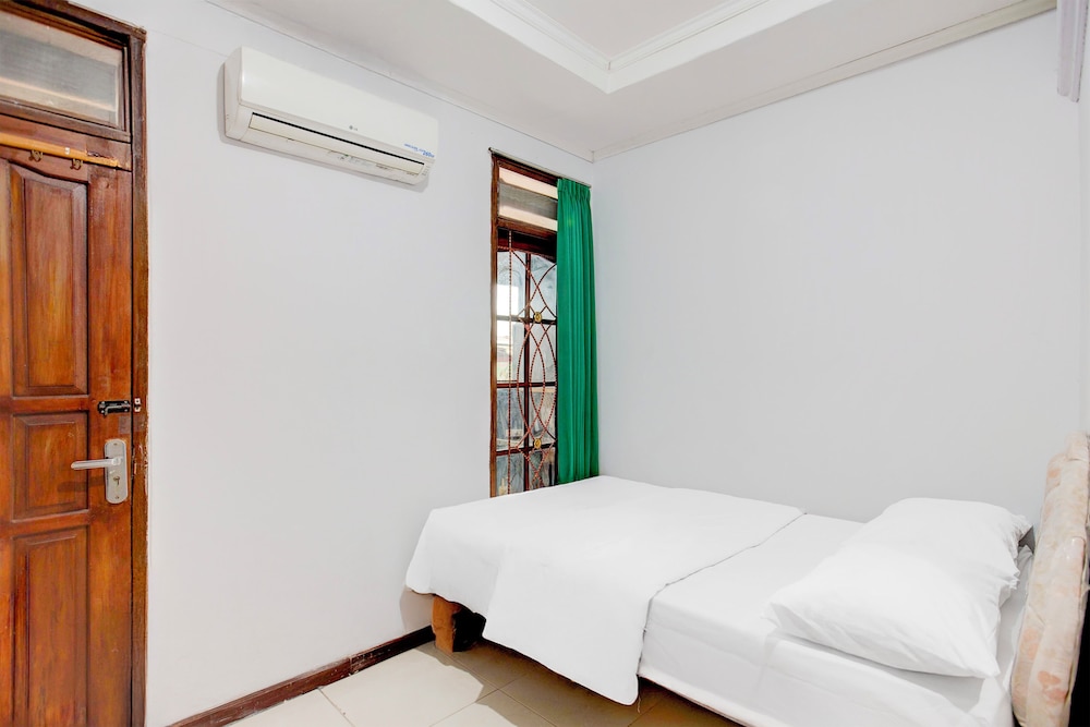 Hotel O Balikpapan near Taman Beruang Madu formerly Palm Cafe Inn 24/34