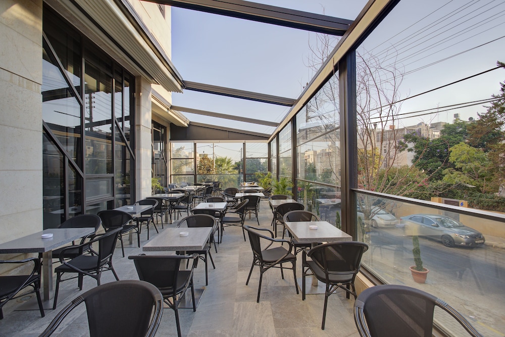 The House Boutique Suites 54/68