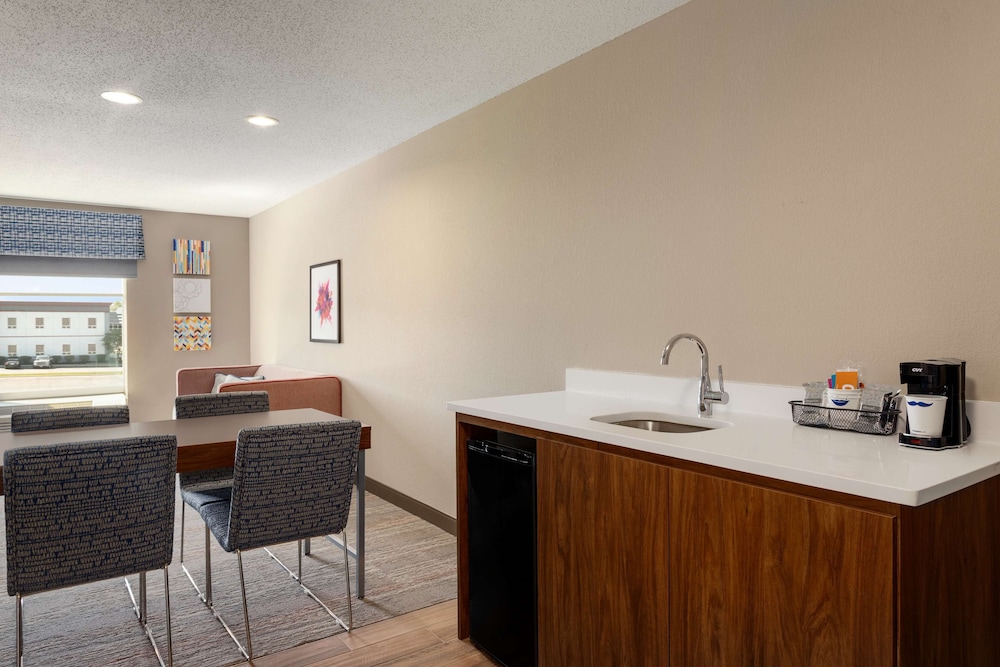 Hampton Inn St Louis Columbia 9/37