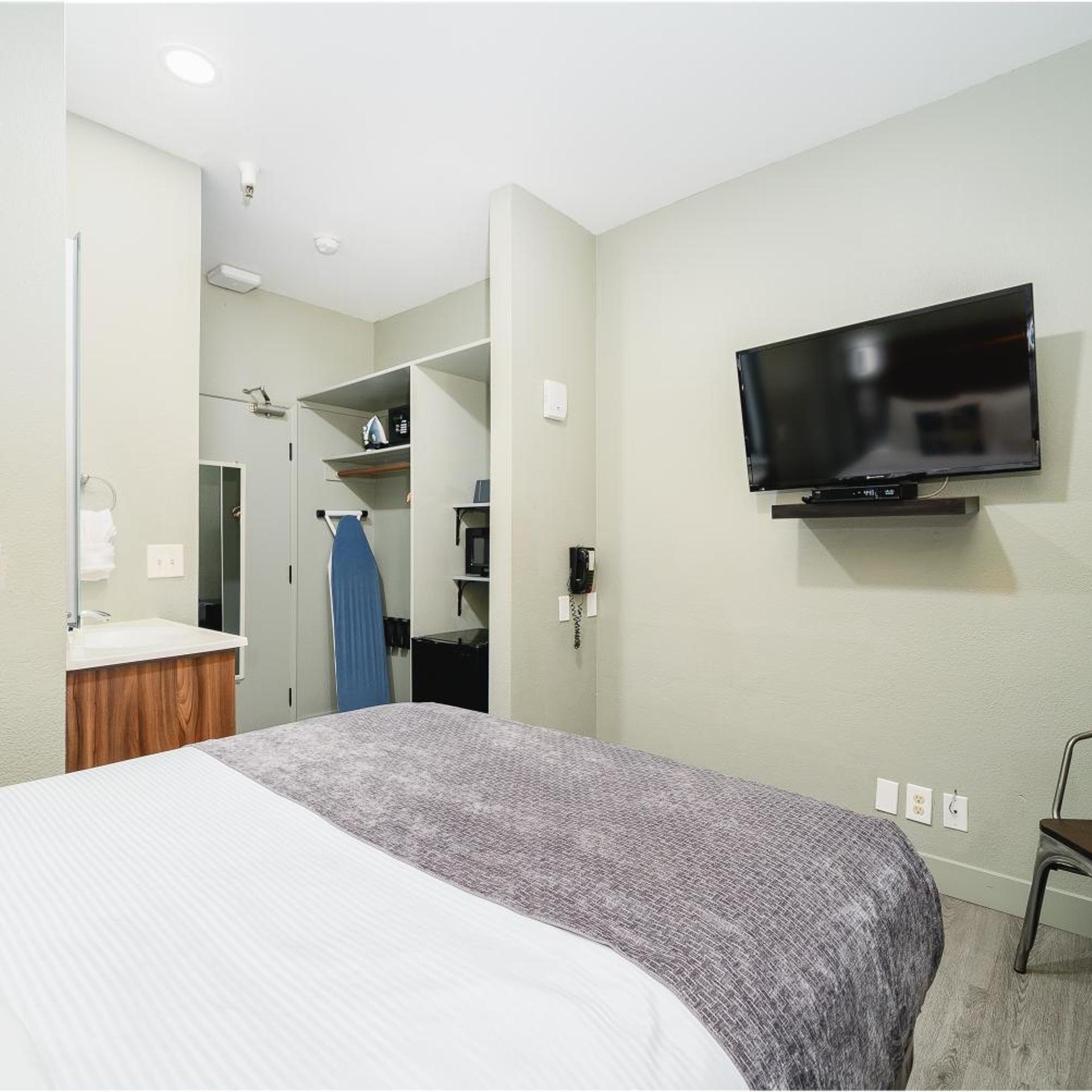 Room, Double Bed, Pet Friendly, Urban Boutique Hotel 4/10