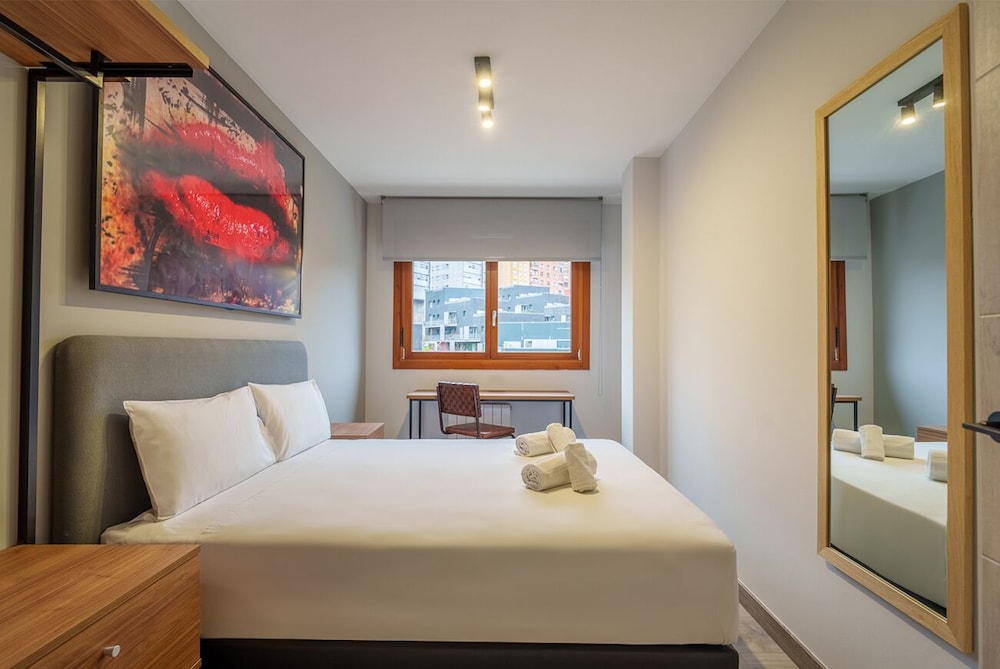 2 BEDROOMS, PREMIUM, APARTMENT