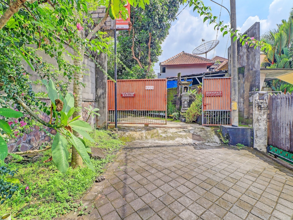 Super OYO 1356 Gusti Residence 41/46