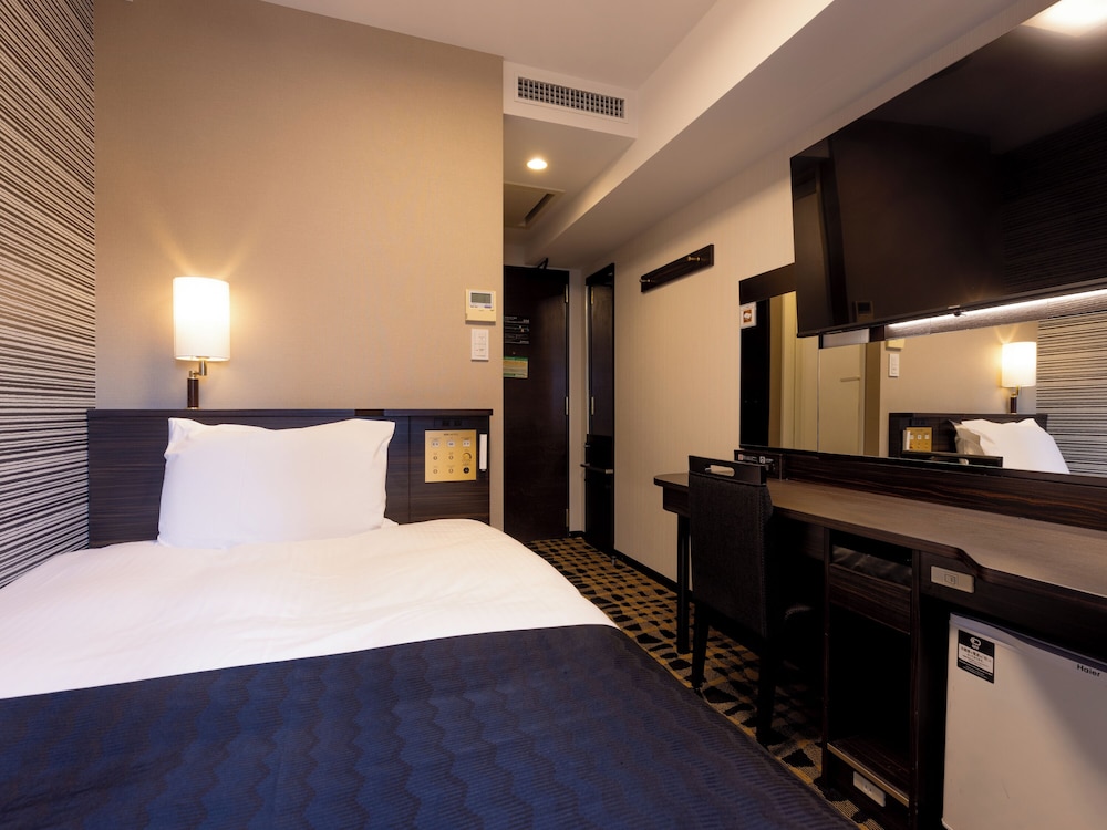 ROOM, SINGLE