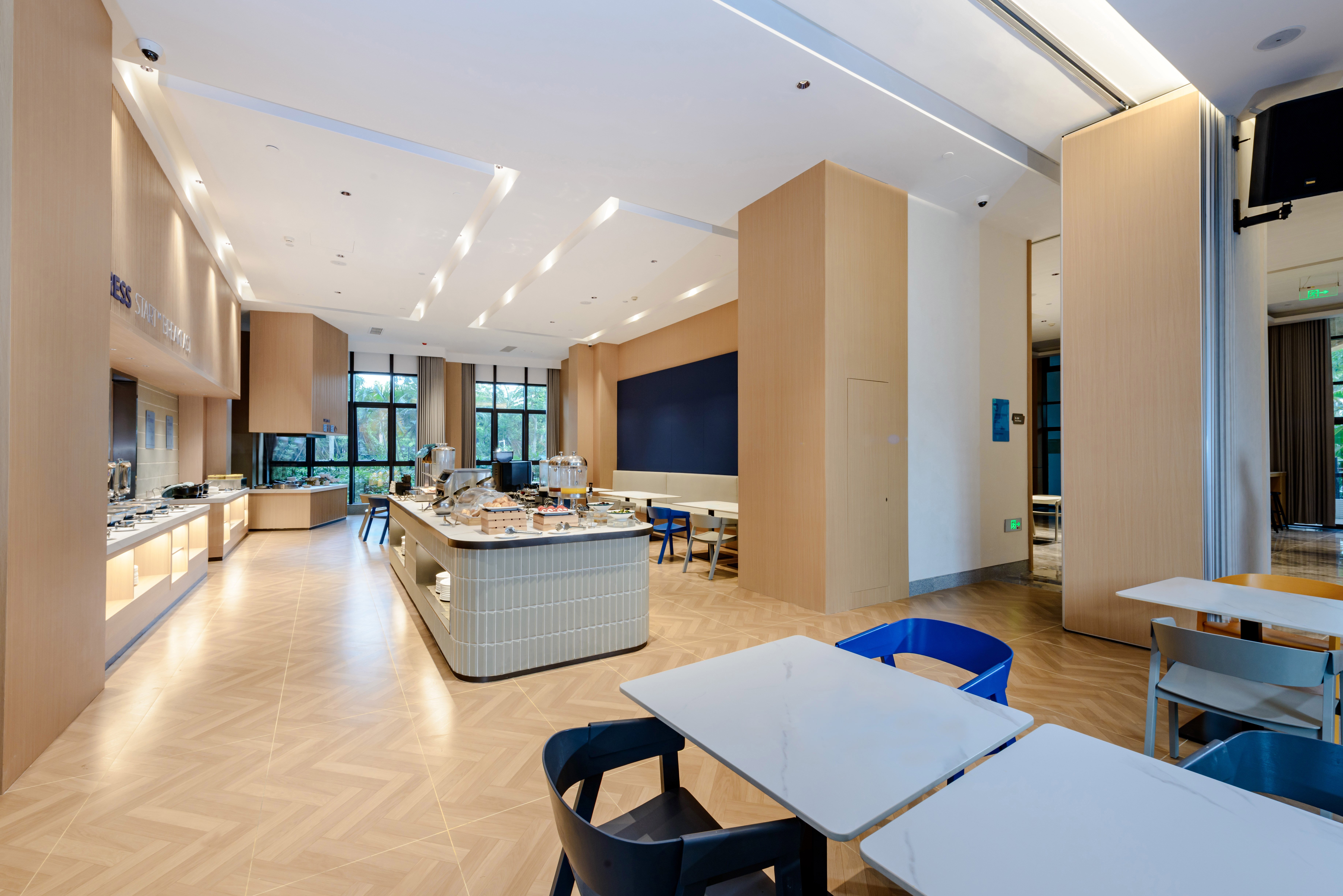 HOLIDAY INN EXPRESS HAIKOU WEST COAST 29/50