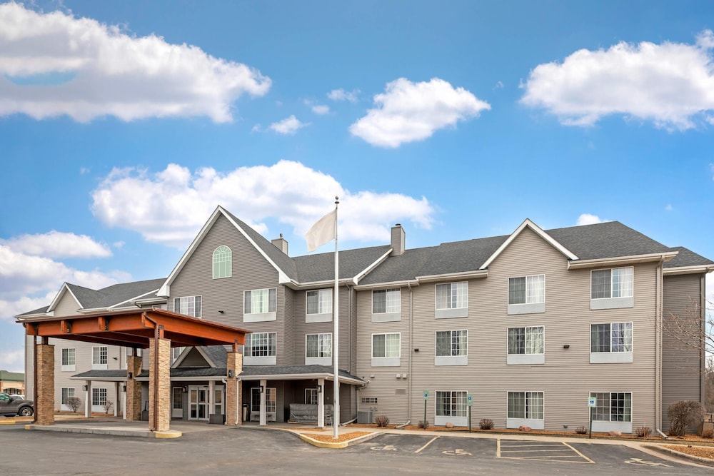 Country Inn Suites By Radisson West Bend Wi 7/58