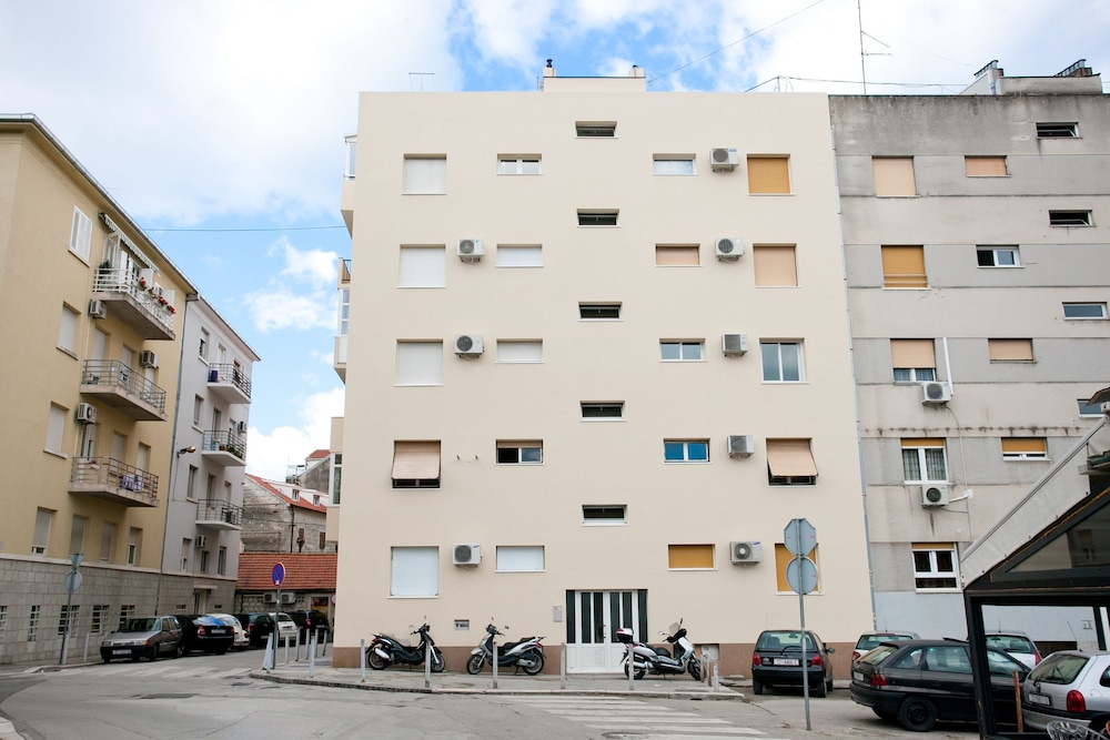 Studio Apartments 4 You In Split 6/89