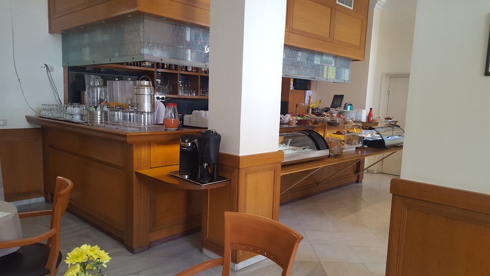 Ionian Plaza Hotel 5/50