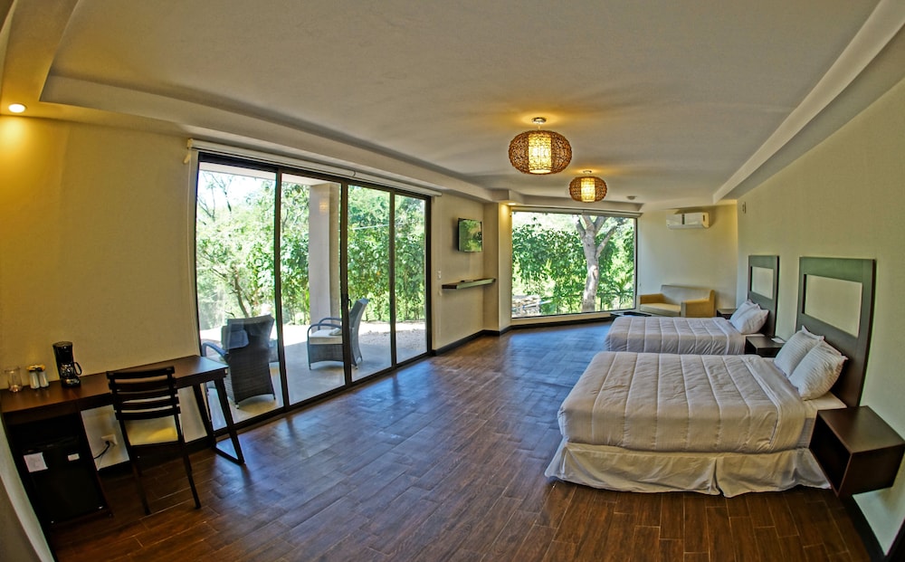 Nammbu Beachfront Bungalows 24/65
