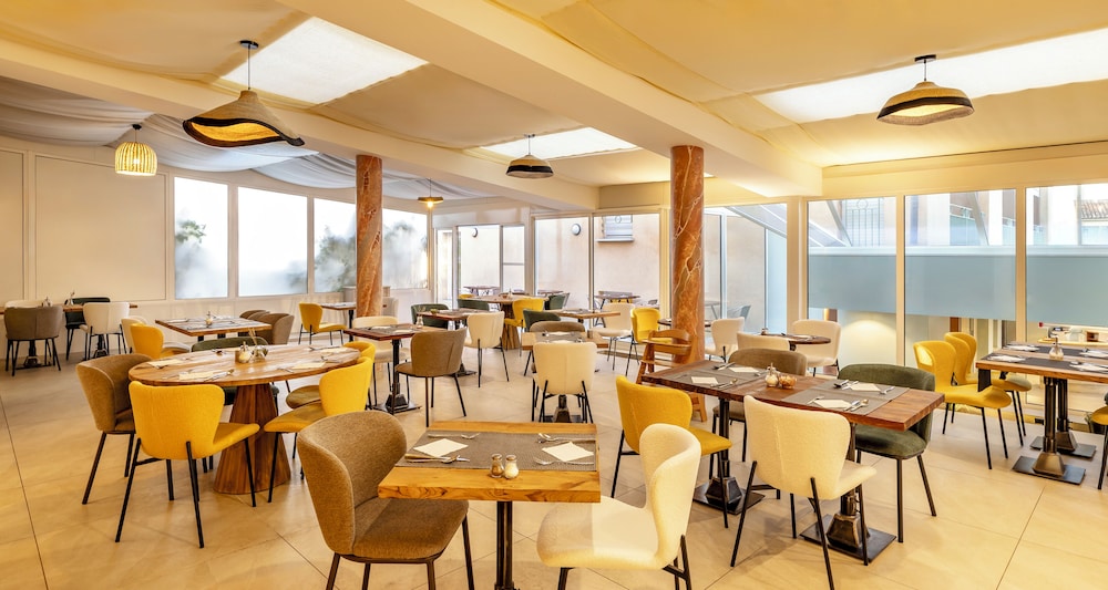 restaurant cafeteria