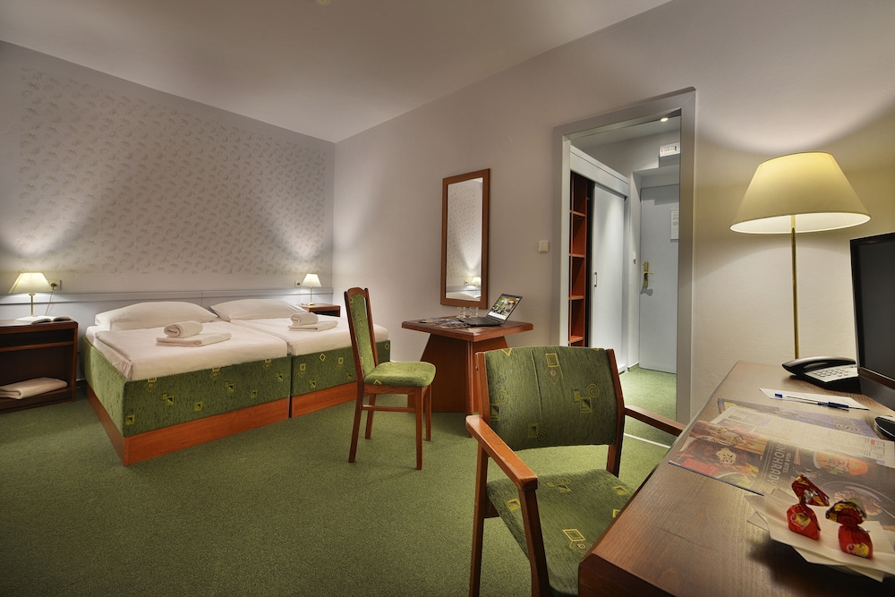 Three Crowns Hotel 16/55