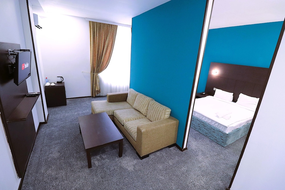 Crossway Hotel Baku 45/60