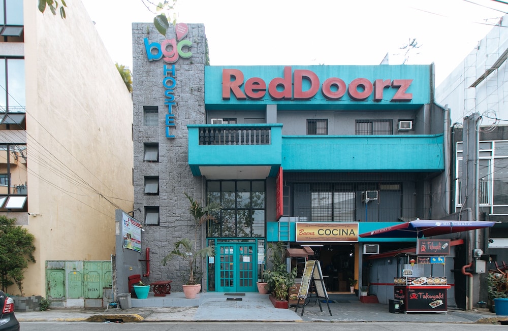 Reddoorz Plus Danlig Street Makati 3/28