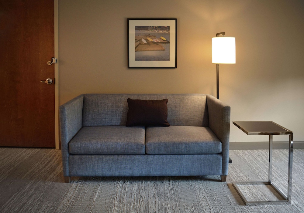 Hampton Inn & Suites Philadelphia/Media 32/47