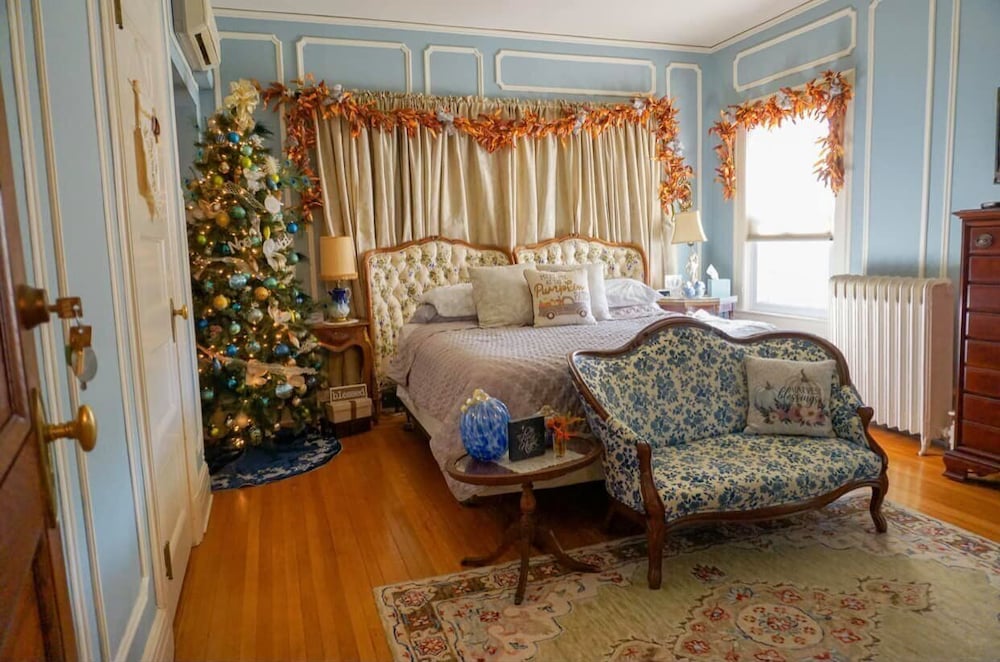 Mathis House, A Victorian Bed & Breakfast and Tea Room at 600 Main 11/50