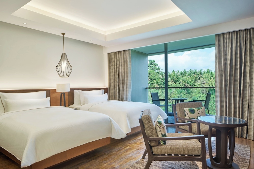 غرفة بسريرين منفصلين بإطلالة على المسبح بشرفة، The Westin Resort & Spa Ubud Bali 3/5