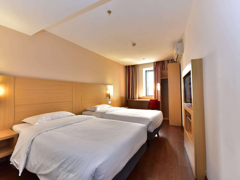 ibis Ningbo Tianyi Square 9/13