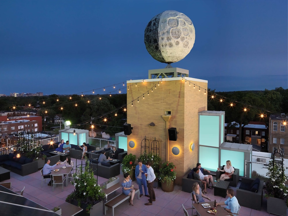 Moonrise Hotel 29/62