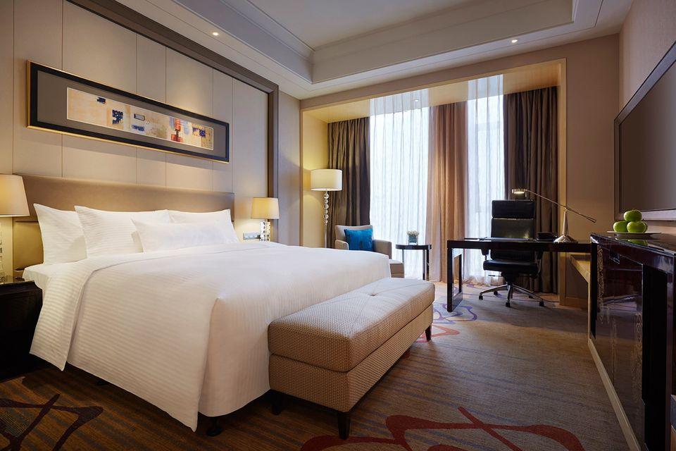 Executive, Queen Bed