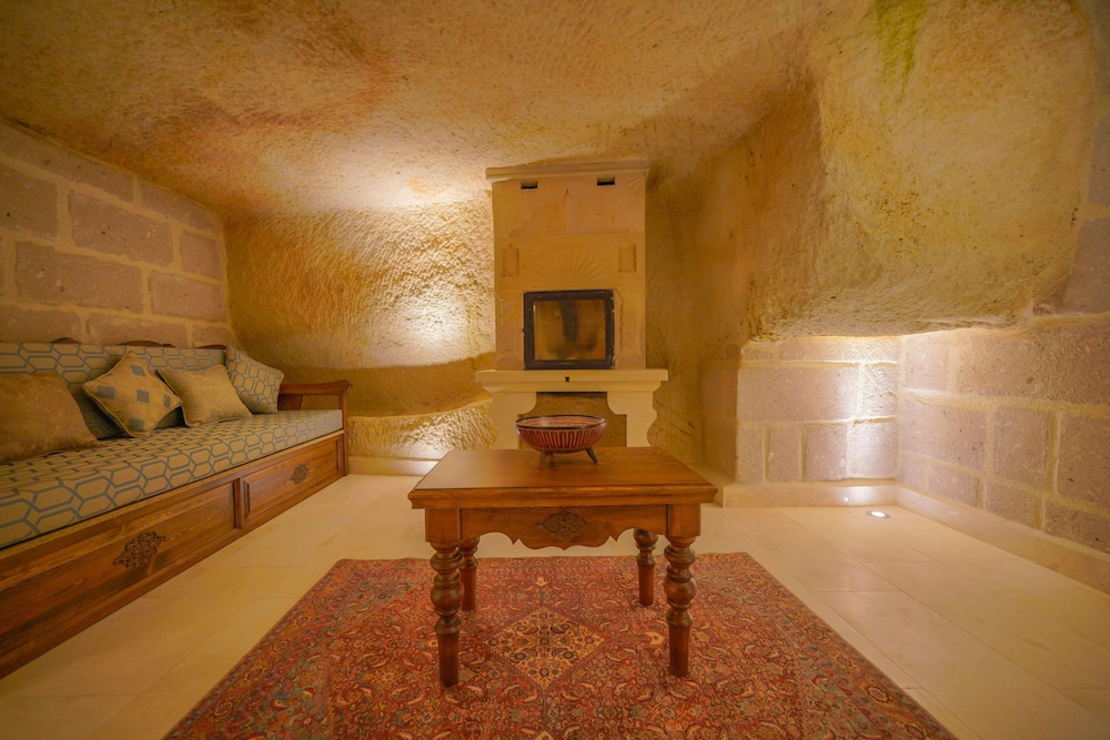 FAIRYLAND CAVE HOTEL 24/50