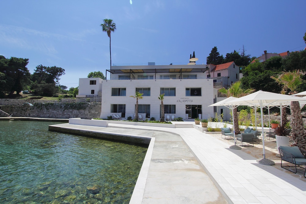 Kalamota Beach House 61/68