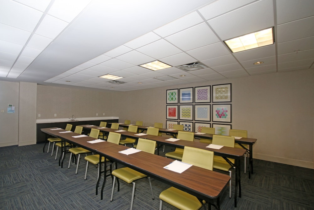 Holiday Inn Express Troutville - Roanoke North 55/60
