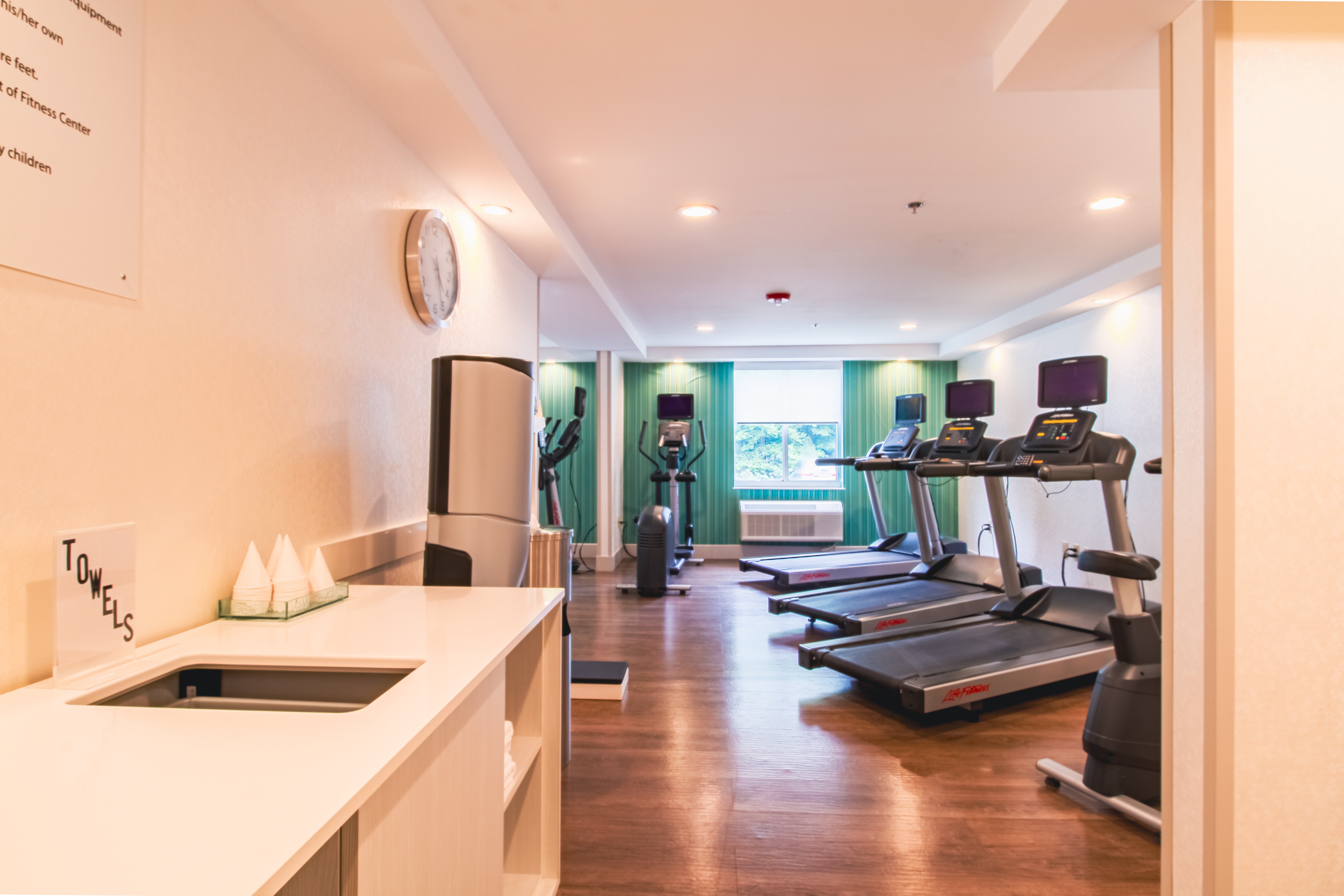 Holiday Inn Express & Suites Lincoln East - White Mountains 30/47